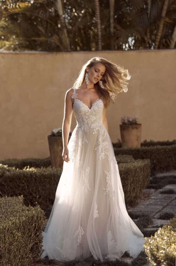Madi Lane Birdie. Ivory/Latte. Size 16 Perfect Daze Bridal 3